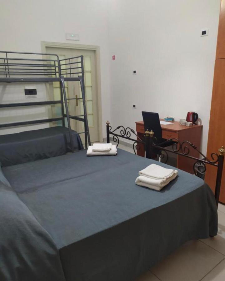 B&B Romy Napels Buitenkant foto